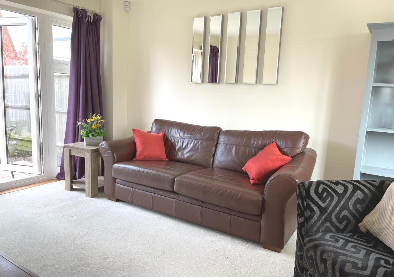 Ashford Holiday Home Sleeps 6 Free Parking Wifiアシュフォード エクステリア 写真