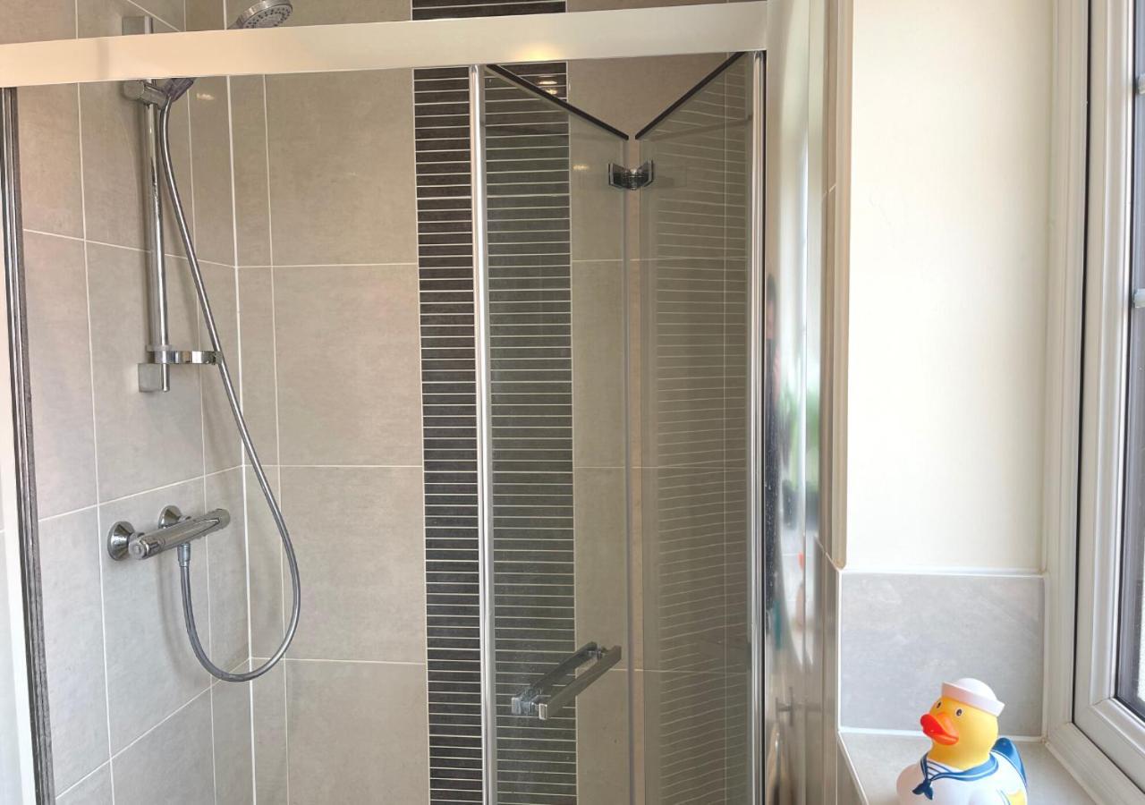 Ashford Holiday Home Sleeps 6 Free Parking Wifiアシュフォード エクステリア 写真