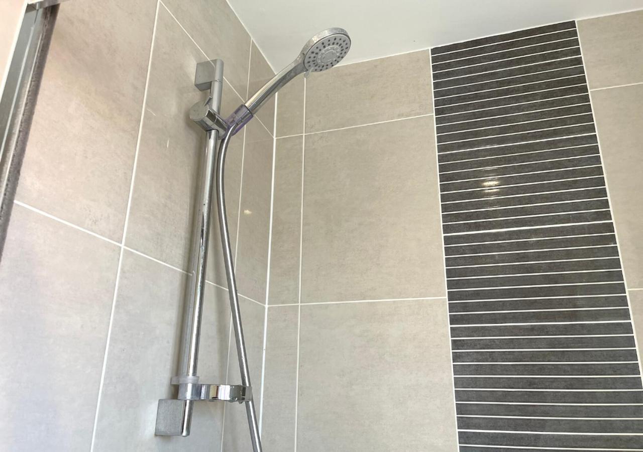 Ashford Holiday Home Sleeps 6 Free Parking Wifiアシュフォード エクステリア 写真