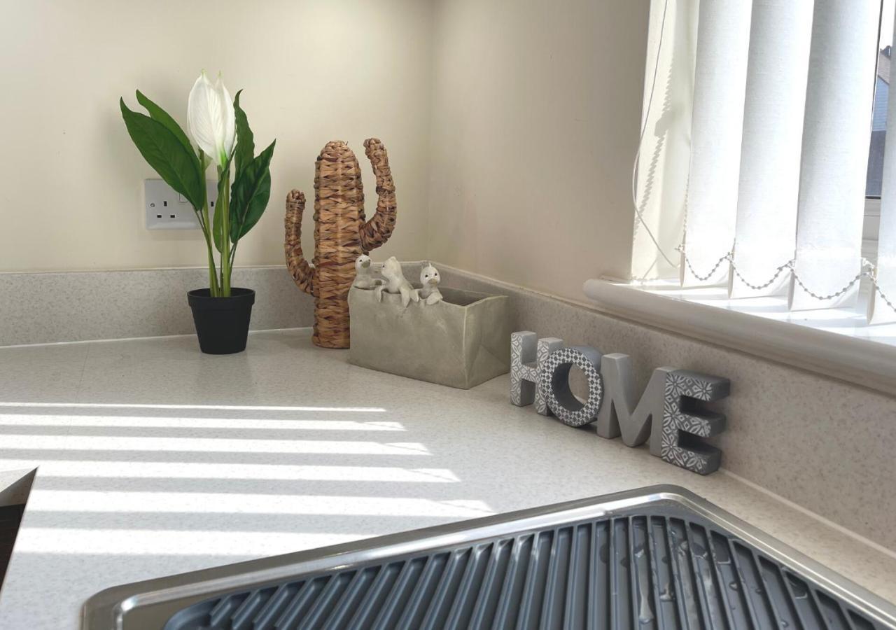 Ashford Holiday Home Sleeps 6 Free Parking Wifiアシュフォード エクステリア 写真